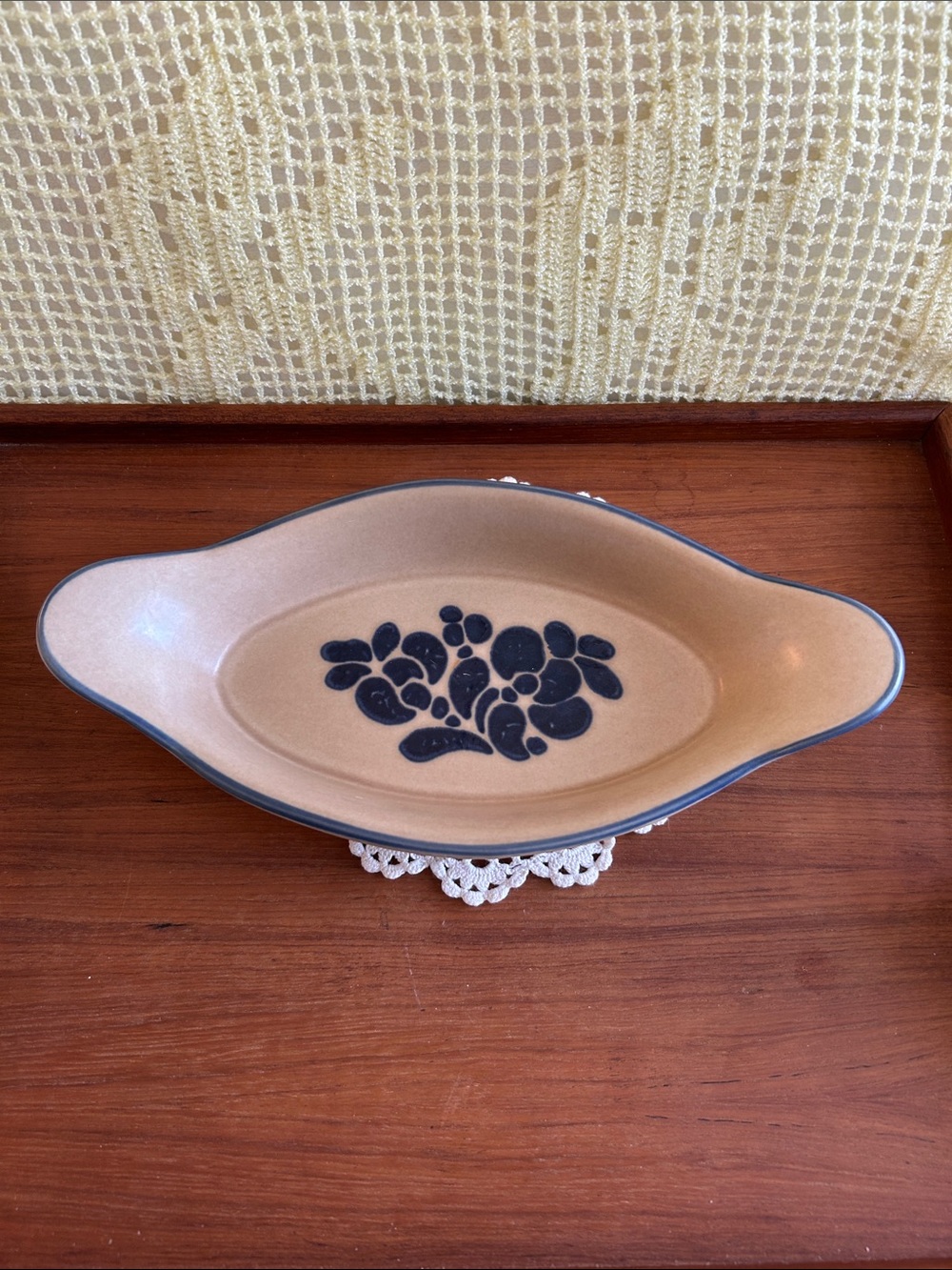 Vintage Pfaltzgraff “Folk Art” Stoneware Au Gratin Serving Dish. 22 oz